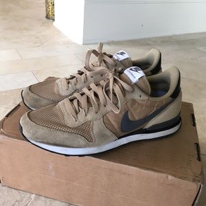 nike internationalist